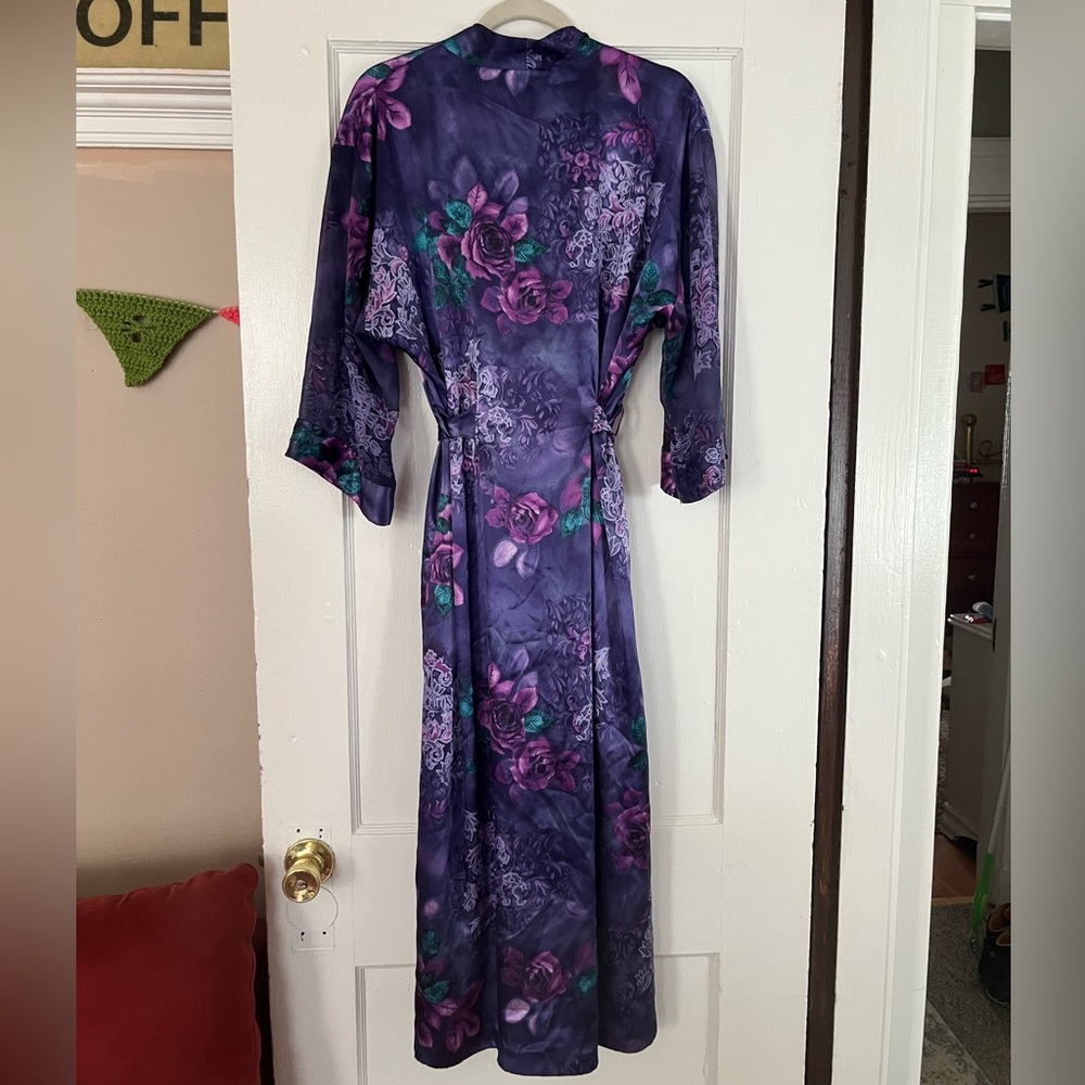 California Dynasty Robe - Picture 2 of 3